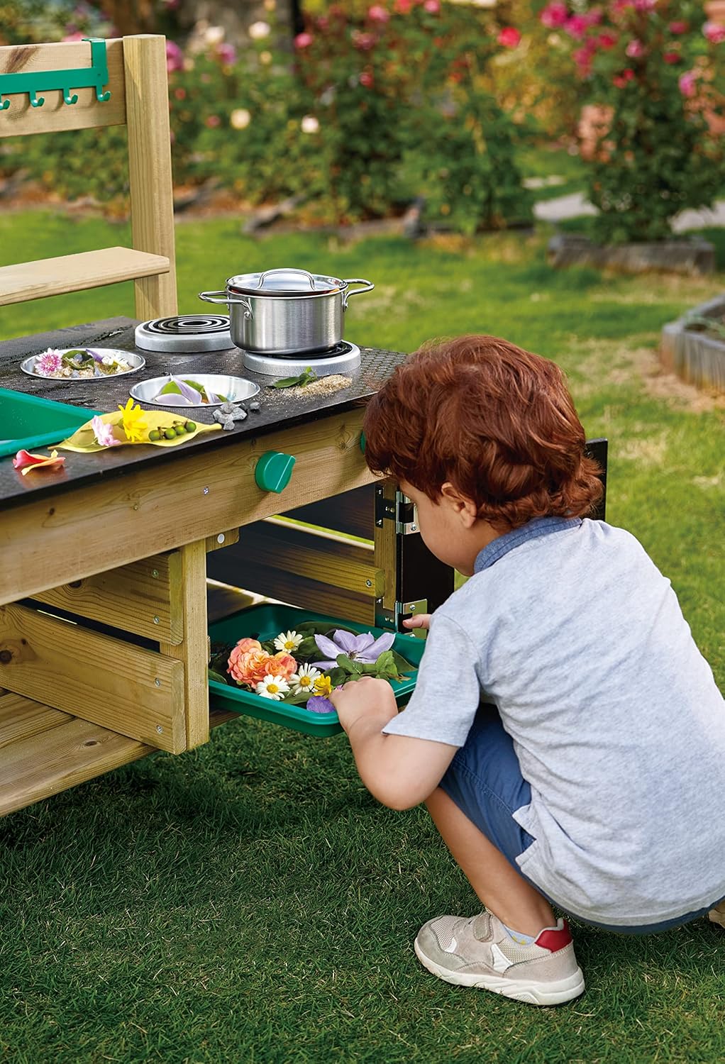 Hape Outdoor Kitchen | Ensemble de jeu en bois Mud Kitchen avec accessoires, pour enfants de 3 ans