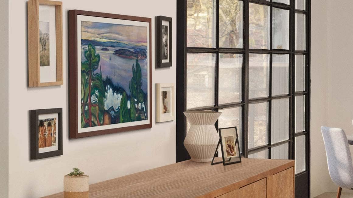 تلفزيون سامسونج 32 بوصة من فئة QLED The Frame LS03C، شاشة Quantum HDR، وضع فني، شاشة غير لامعة مضادة للانعكاس، حامل حائط نحيف متضمن، تلفزيون ذكي مع أليكسا مدمج (QN32LS03CB)