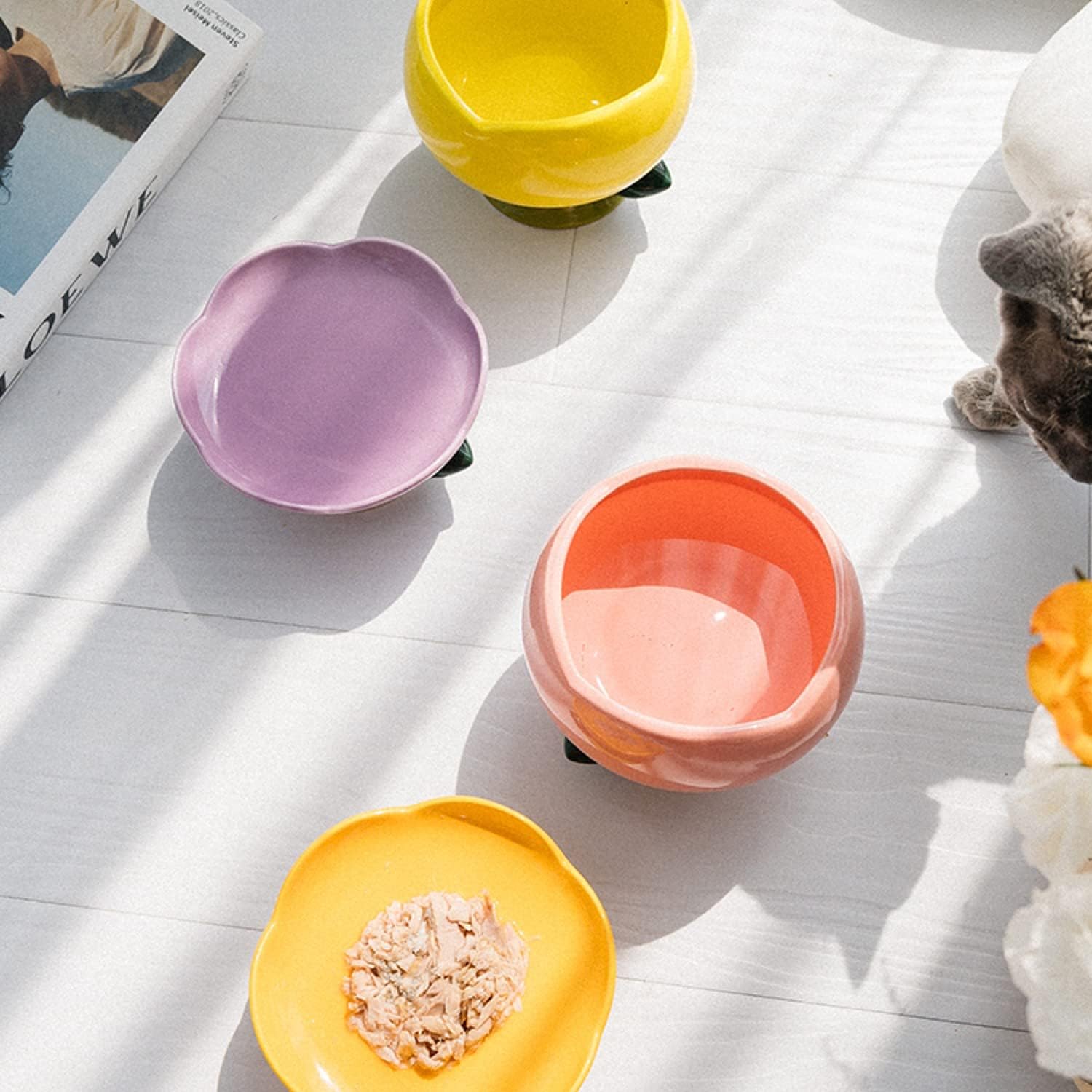 Cuencos criados para gatos PIPIPET, cuencos de cerámica para gatos, plato elevado para gatos hecho a mano con flores y cerámica, tazones elevados de comida para gatos para proteger la fatiga de los bigotes de la columna vertebral, cuencos básicos, amarillos