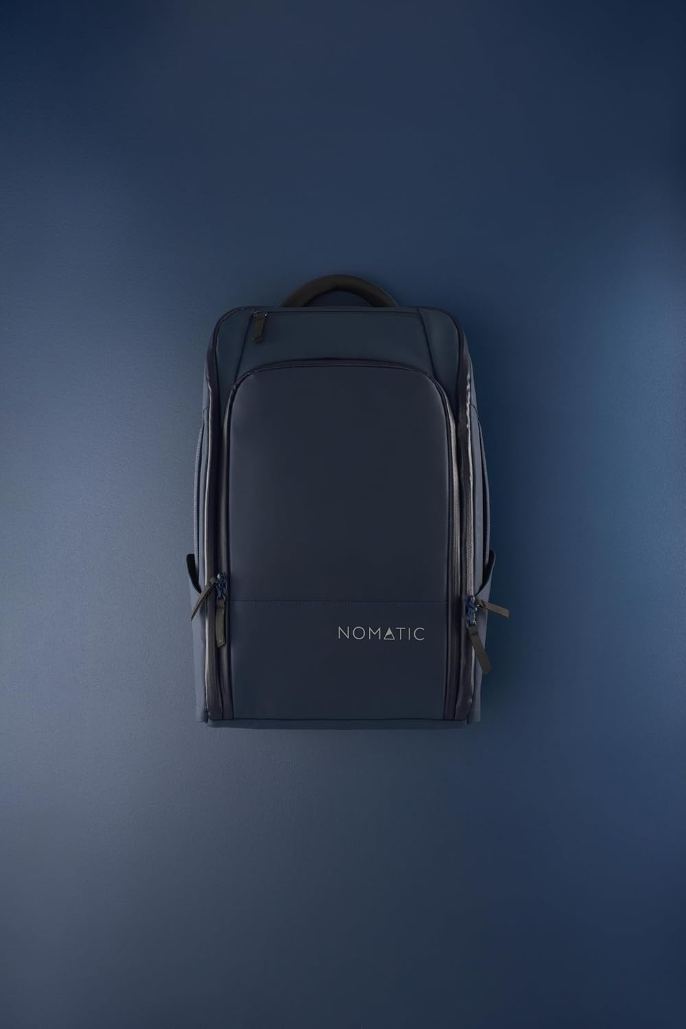 NOMATIC Travel Pack กระเป๋าใส่โน้ตบุ๊กกันน้ำขนาด 20 ลิตร - กระเป๋าเป้สะพายหลังขยายได้สีกรมท่าที่รองรับ TSA