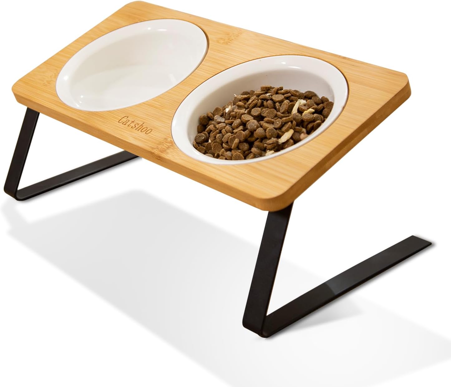 Gamelles surélevées en céramique pour chats pour la nourriture et l'eau, bols de nourriture surélevés inclinés à 15° pour chats, support entièrement en bambou de qualité alimentaire, anti-vomissements, adapté aux moustaches de chat, parfait pour les chats d'intérieur et les petits chiens