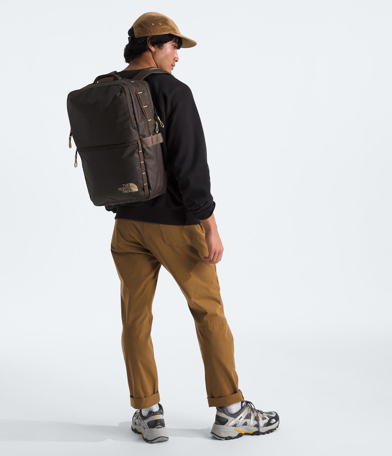 THE NORTH FACE Base Camp Voyager Daypack, Smokey Brown/Khaki Stone, One Size · v3