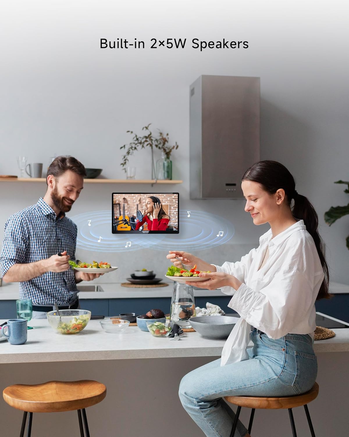 ทีวีครัว SYLVOX ทีวีสมาร์ทขนาดเล็กสำหรับห้องครัว ทีวีใต้ตู้ 15.6 นิ้ว 1080P Full HD โทรทัศน์สมาร์ทของ Google พร้อมรีโมทควบคุมด้วยเสียง WiFi บลูทูธ Chromecast 2 ลำโพง พับได้กะทัดรัด
