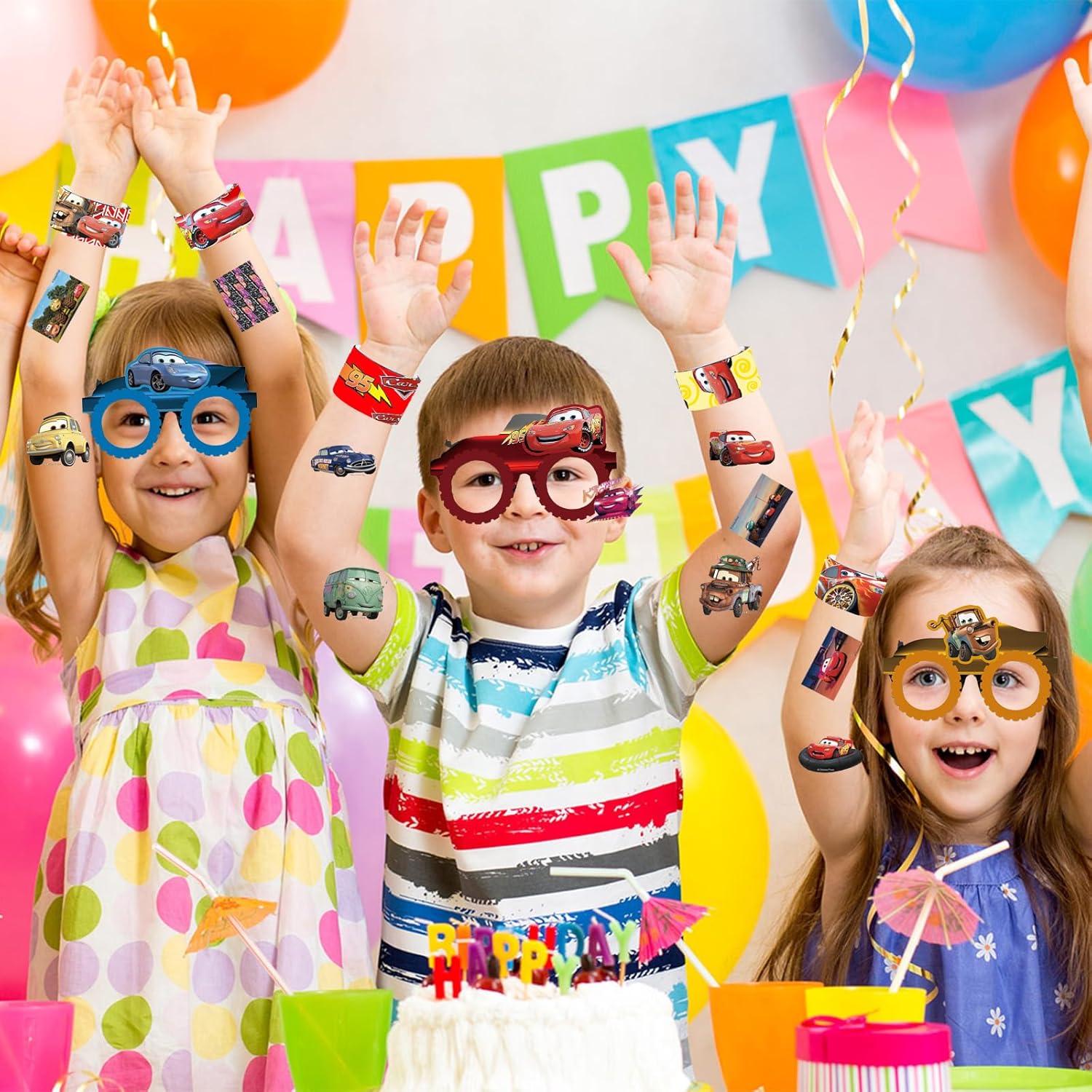 delaimastor 98PCS Cars Party Favor Supplies - Многоразовые питьевые трубочки Маски Браслеты для пощечин Конфетные пакеты и наклейки для автомобилей Подарки для детей День рождения Машины Тематические вечеринки Украшения на день рождения