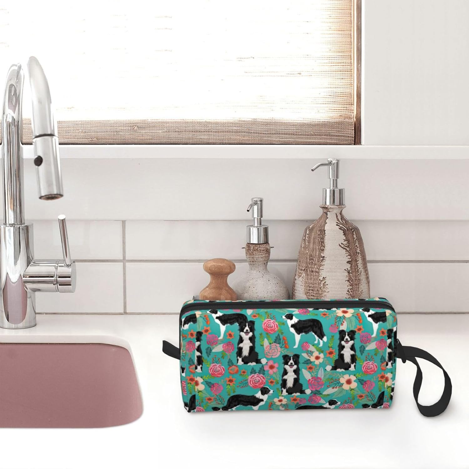 Borsa portaoggetti quotidiana con stampa floreale Border Collie, semplice custodia portatile portatile, borsa da viaggio con cerniera per il trucco, può contenere necessità quotidiane, strumenti, cosmetici, articoli da toeletta e così via