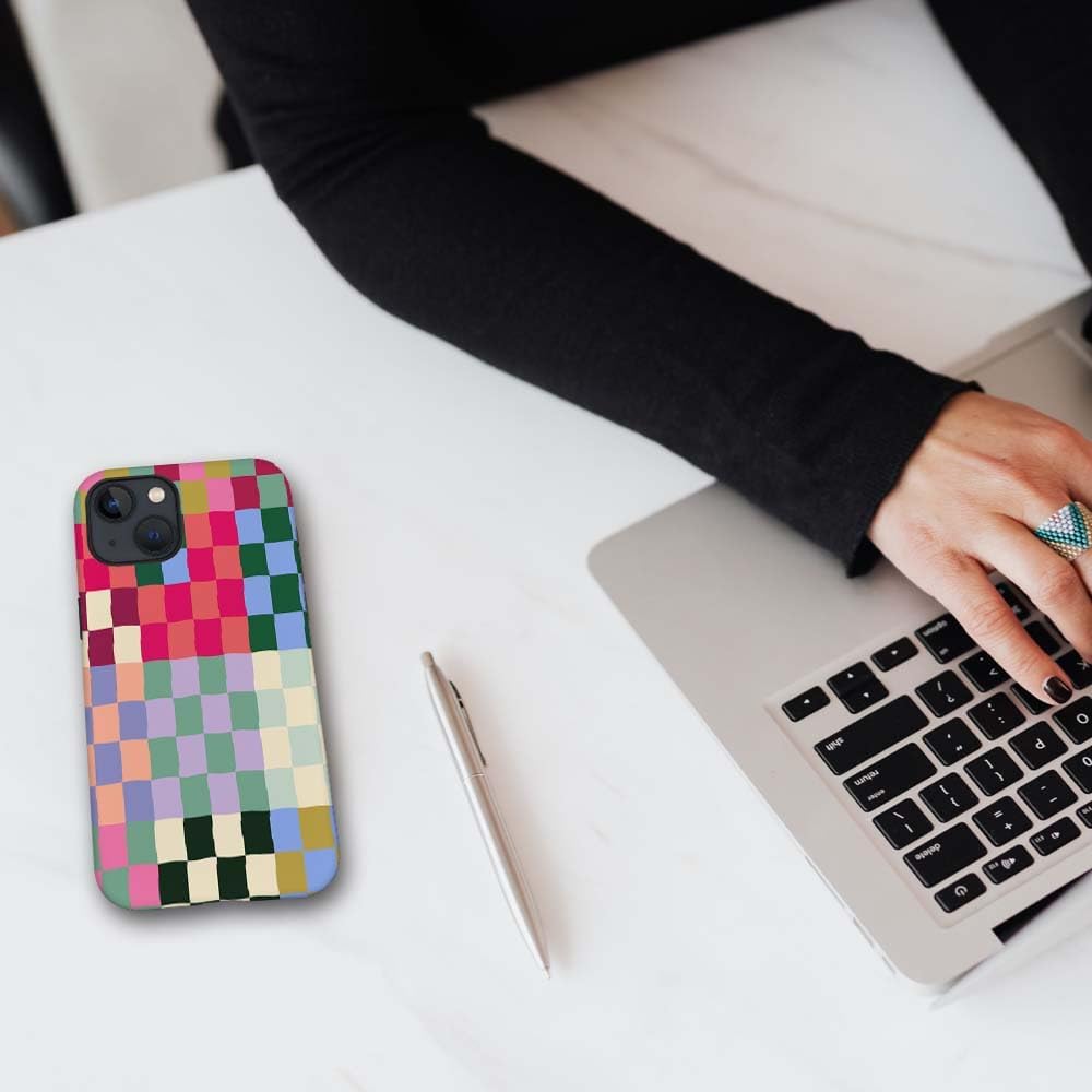 حافظة SEized متوافقة مع iPhone 14، حافظة هاتف ملونة بتصميم رقعة شطرنج للفتيات والنساء والأولاد والرجال، حافظة حماية متينة لهاتف iPhone 14