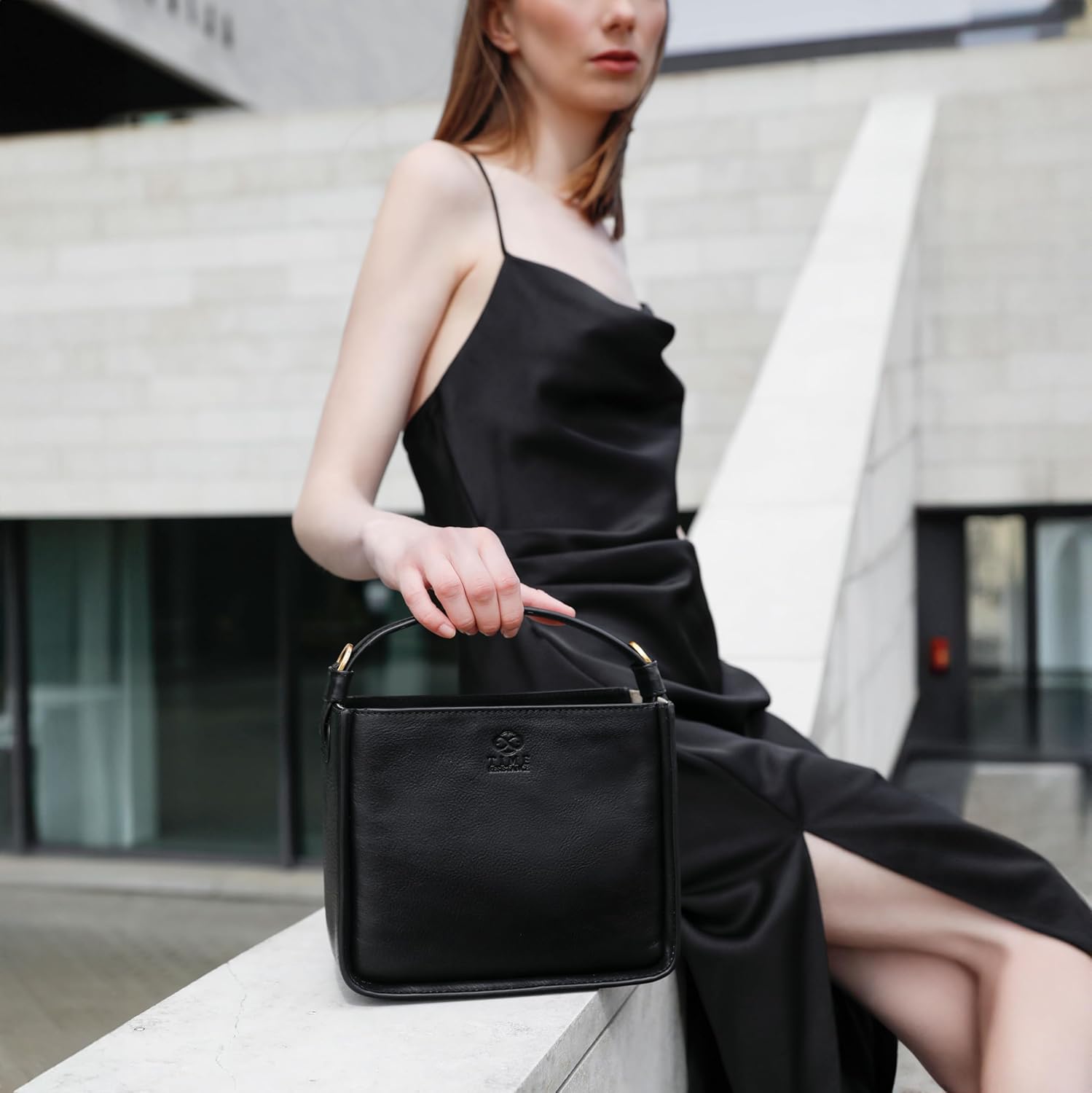 Time Resistance Lederhandtasche — Geldbörse aus Vollnarbenleder für Damen — Tragetasche mit abnehmbarem Schultergurt