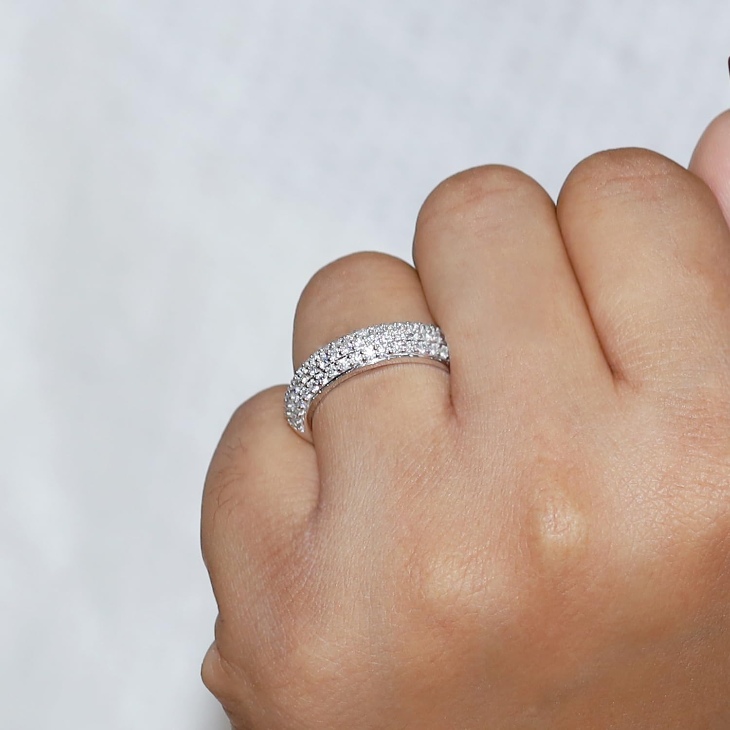 Anillo de boda SAVEARTH DIAMONDS de 1 quilate redondo creado en laboratorio con diamantes moissanitas cultivados en laboratorio en 3 hileras para mujer en oro de 14 quilates sobre plata de ley (claridad VS-SI, 1,00 quilates), regalo para ella