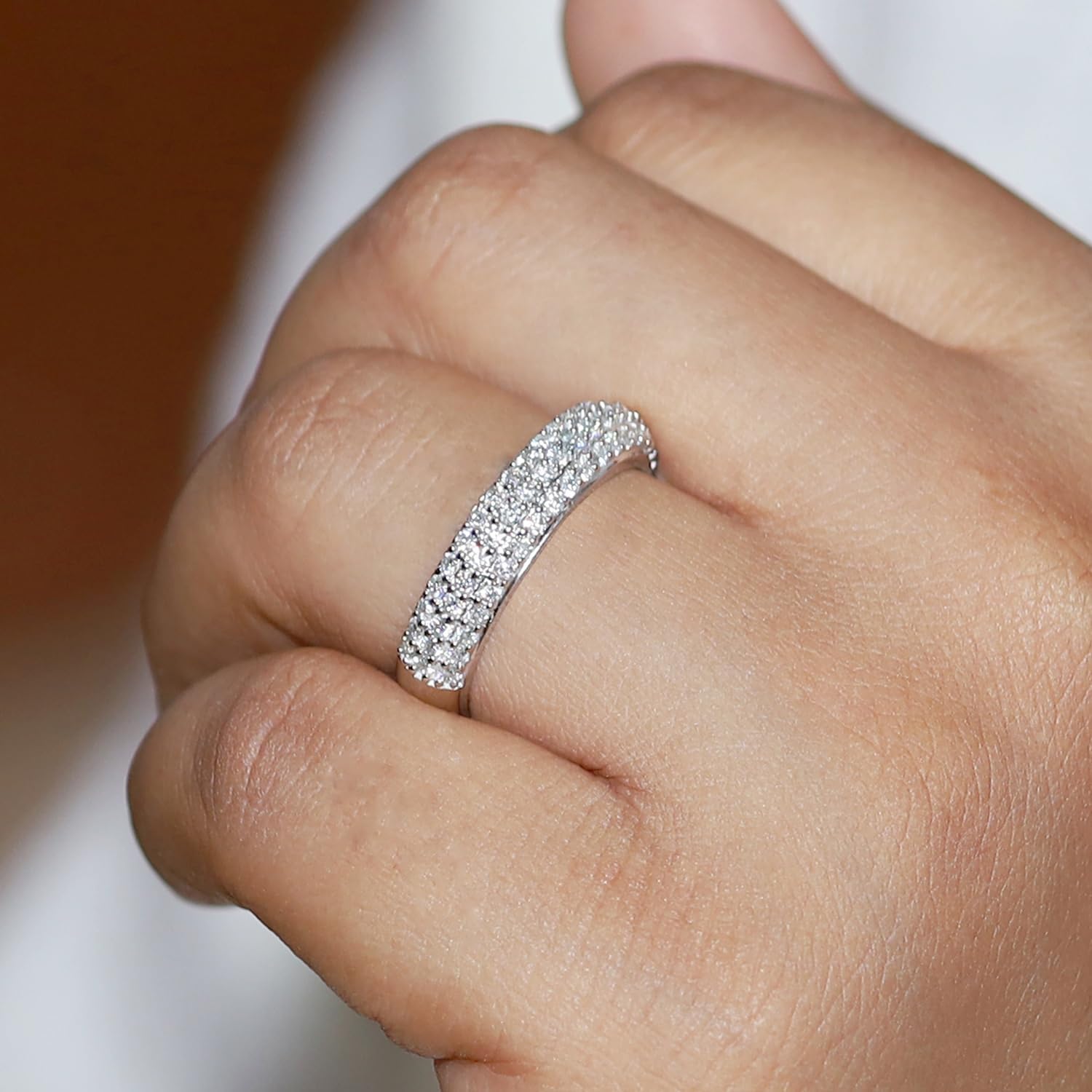 Anillo de boda SAVEARTH DIAMONDS de 1 quilate redondo creado en laboratorio con diamantes moissanitas cultivados en laboratorio en 3 hileras para mujer en oro de 14 quilates sobre plata de ley (claridad VS-SI, 1,00 quilates), regalo para ella
