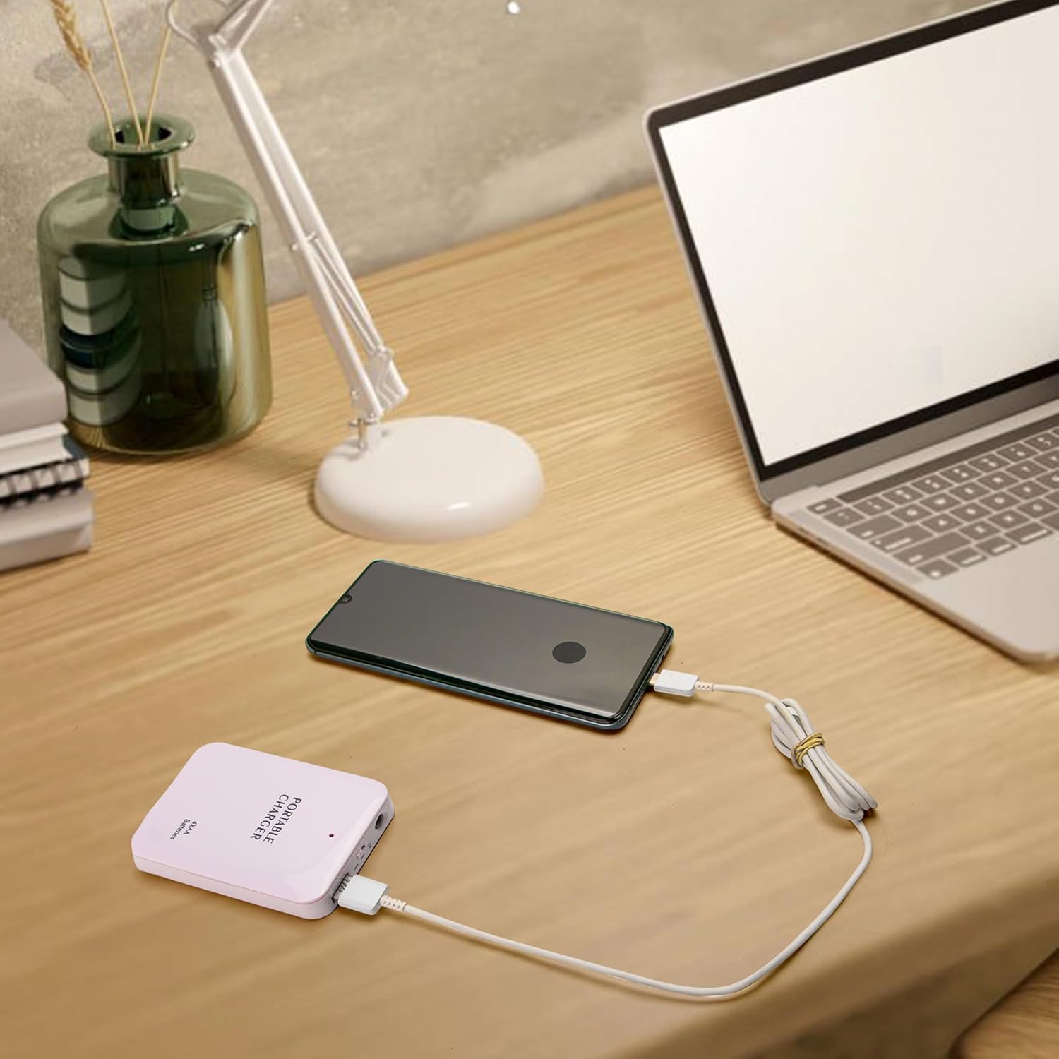 4AA Operated Battery Powered Phone Charger Holder, Battery Holder for Emergency Charging, Portable USB Charging Stand with 4 Battery Slots (Batteries Not Included) · v2