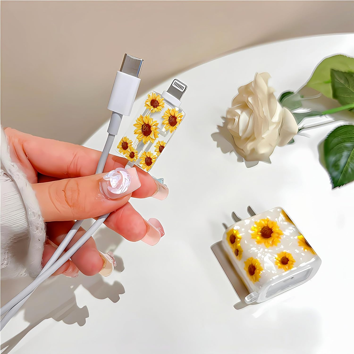 Ayçiçeği Desenli 18W/20W iPhone Şarj Cihazı Güç Adaptörü için Sevimli Çiçek Kablo Koruyucu, Yumuşak Silikon Veri Hattı Kablosu USB Tel Koruyucu, iPhone 8 11 13 14 15 Plus Pro Max için Veri Kablosu Telefon Şarj Cihazı