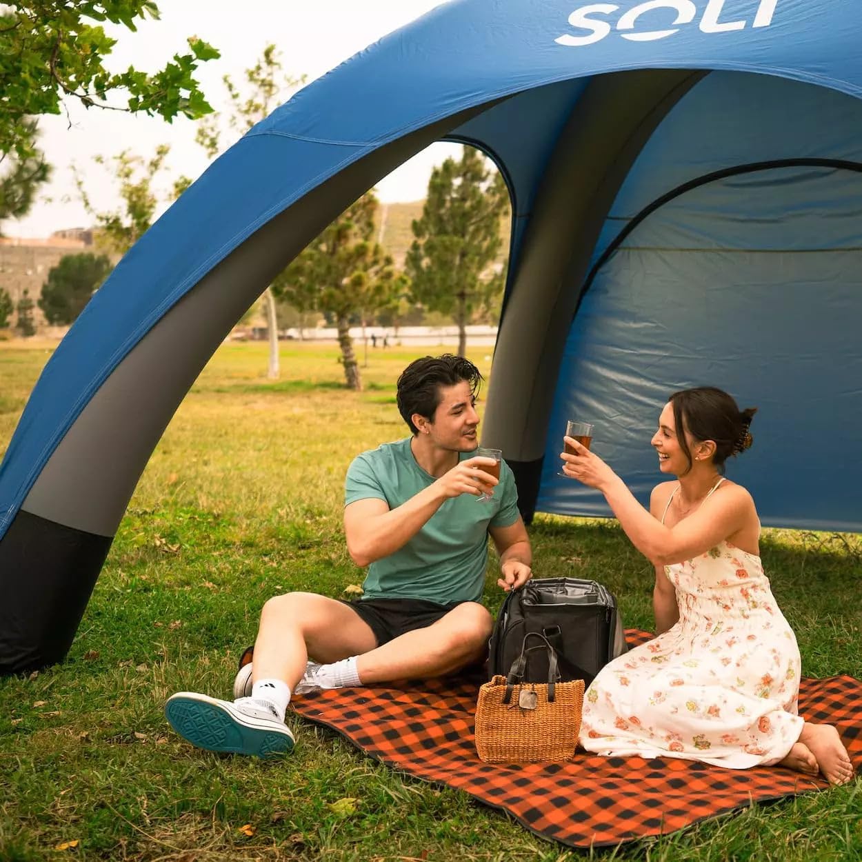 กันสาดบังแดดแบบพองลม SOLI Outdoors - พกพาสะดวกเป็นพิเศษ พองลมเองได้พร้อมปั๊มอัตโนมัติ