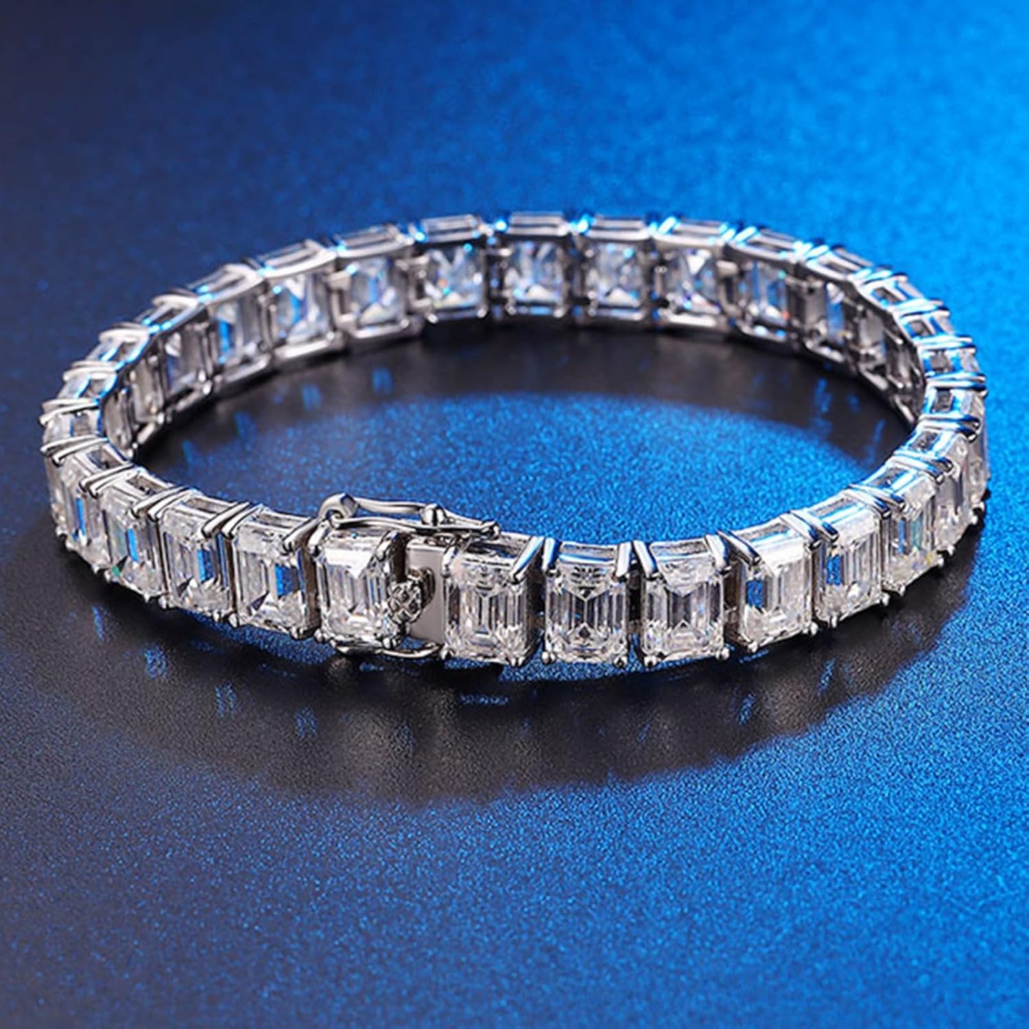 สร้อยข้อมือเทนนิส Moissanite 1 กะรัตสำหรับผู้หญิง สร้อยข้อมือเทนนิสเพชรทรงมรกต 18K สำหรับผู้หญิง สร้อยข้อมือเทนนิส Moissanite เงินสเตอร์ลิง 925 สำหรับผู้ชาย สร้อยข้อมือเพชร Lab Grown สำหรับผู้หญิง