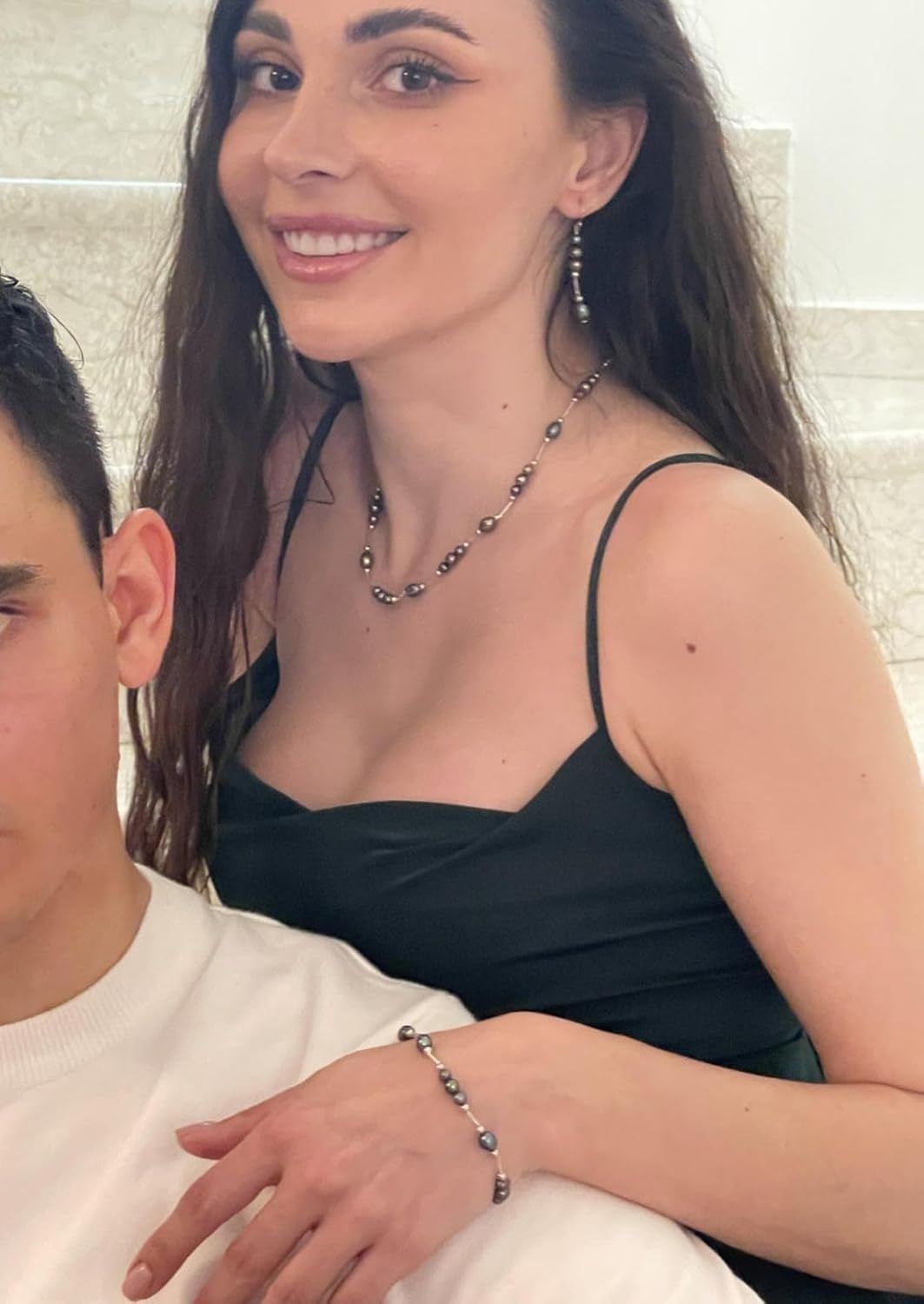 Collana di lusso di perle AAAA di forma naturale con perle coltivate dei Mari del Sud e orecchini in argento bianco 18 carati per il compleanno della figlia di laurea (set di collana di perle coltivate Akoya nere)