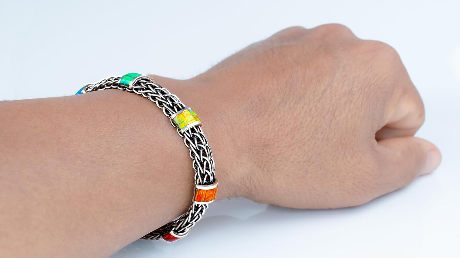 LUXIUM in argento sterling 925 brunito e lucido intrecciato con squisite pietre preziose opali