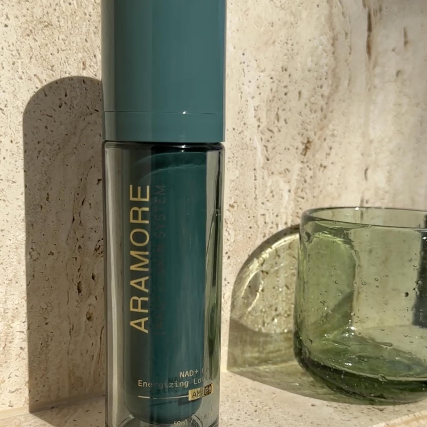 Trattamento energizzante cellulare NAD con complesso precursore proprietario del NAD. È stato clinicamente dimostrato che agisce su 12 segni dell'invecchiamento - 50 ml