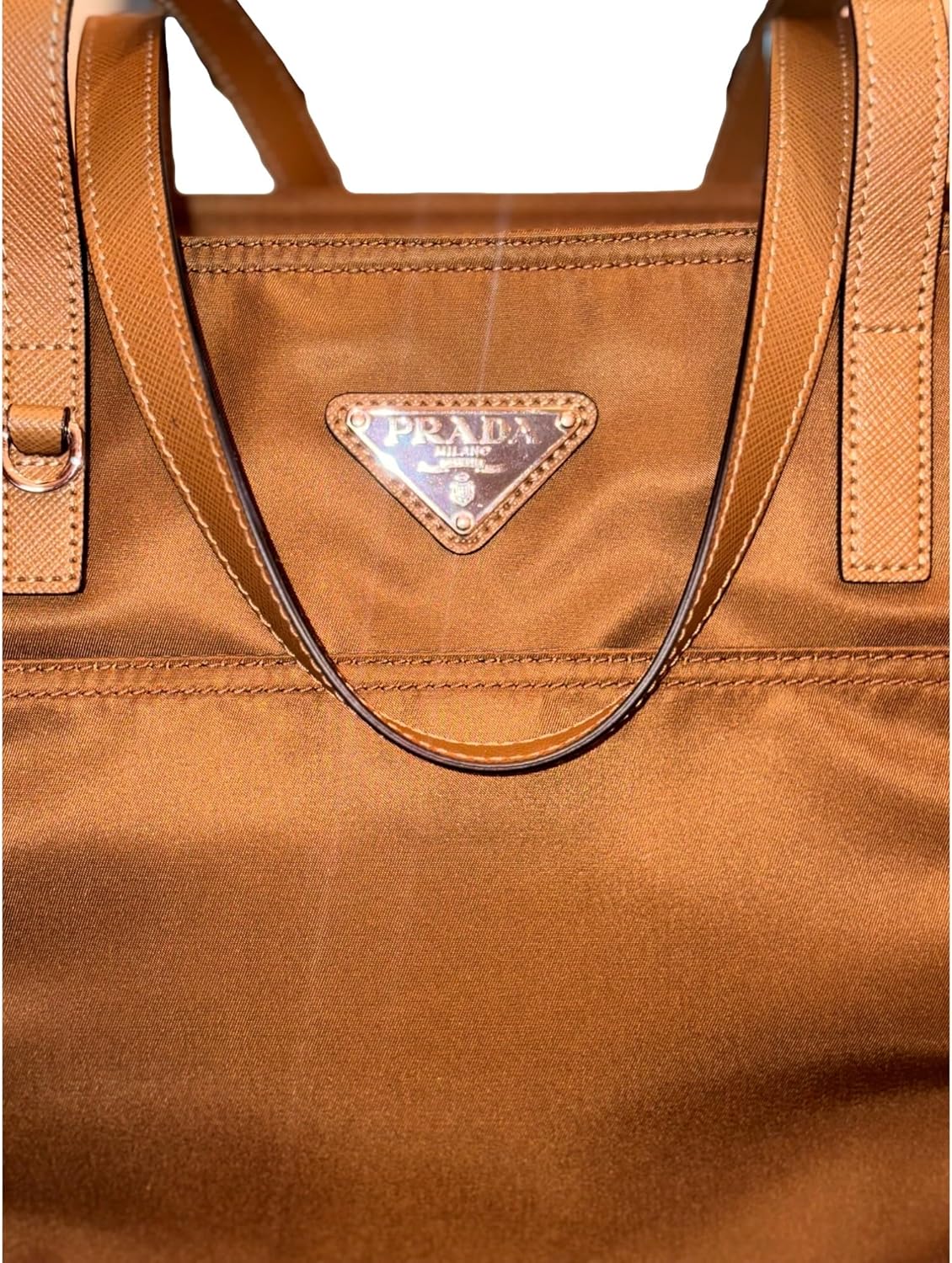 Сумка-шоппер Prada среднего размера из нейлона и кожи табачно-коричневого цвета