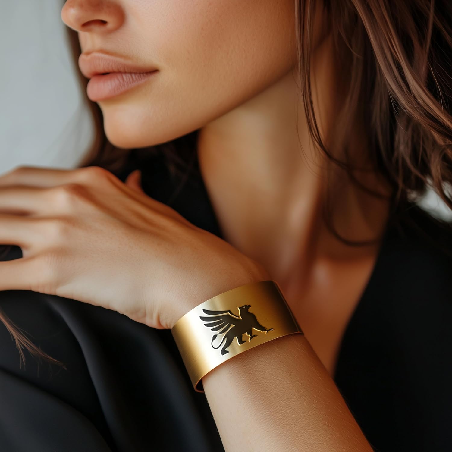 Luxurious Gold Griffin Bracelet - Mythical Engraving Jewelry · v4