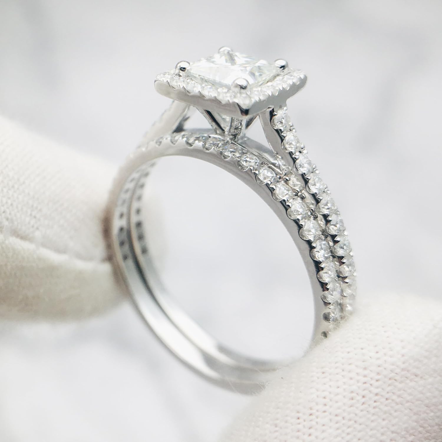 2 Karat Princess Cut Lab Pırlanta Halo Nişan Yüzüğü, 18 Ayar Beyaz Altın, Pembe Altın veya Sarı Altın Bölünmüş Saplı Tasarımlı El Yapımı Gelin Takıları