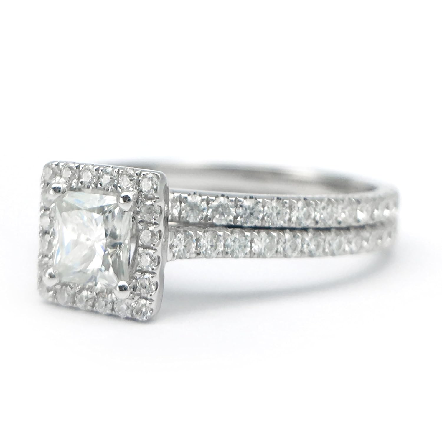 2 Karat Princess Cut Lab Pırlanta Halo Nişan Yüzüğü, 18 Ayar Beyaz Altın, Pembe Altın veya Sarı Altın Bölünmüş Saplı Tasarımlı El Yapımı Gelin Takıları