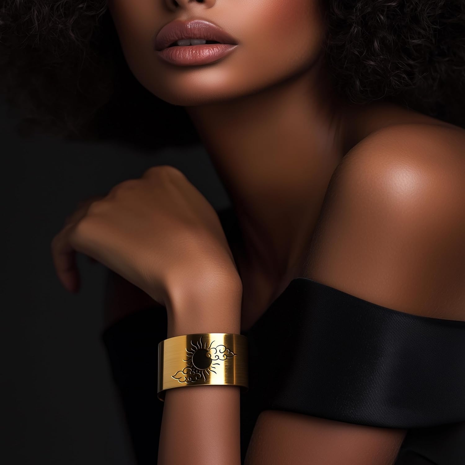 Bracciale a polsino aperto in oro Sun - Celestial Wide Jewelry - Bracciale unico da donna