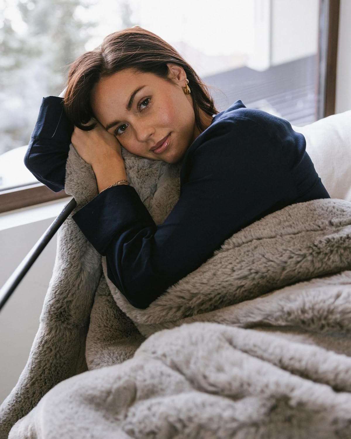 Cozy Earth Cuddle Blanket - Faux Fur Ultra-Soft Luxury Throw Blanket - Thick  Cozy Oversized Design for Lounging or Sharing - Machine Washable - Oversize Throw 80 x 60" Dove Grey · v2
