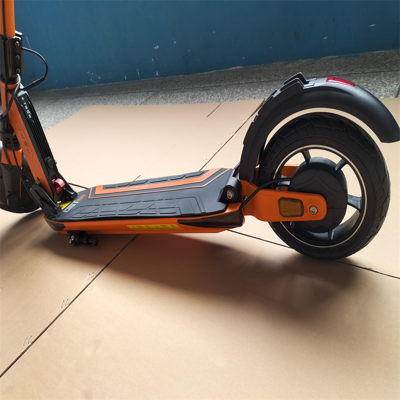 Original E-twow GT Sport, neueste Version, 700 W, 48 V, 10,5 Ah, batteriebetriebener Elektroroller von Samsung, Geschwindigkeit 46 km