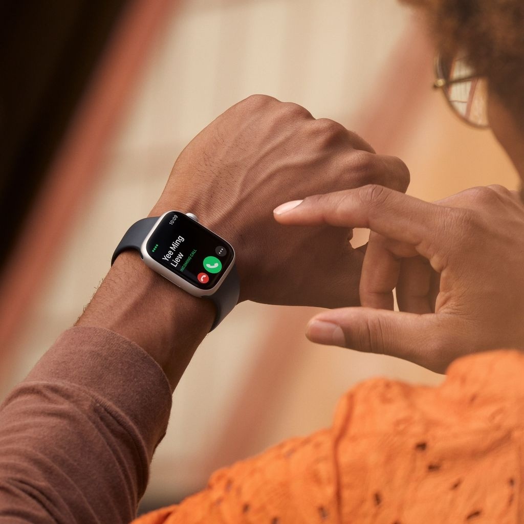 Apple Watch Series 8 (GPS + Cellular) mit Edelstahl